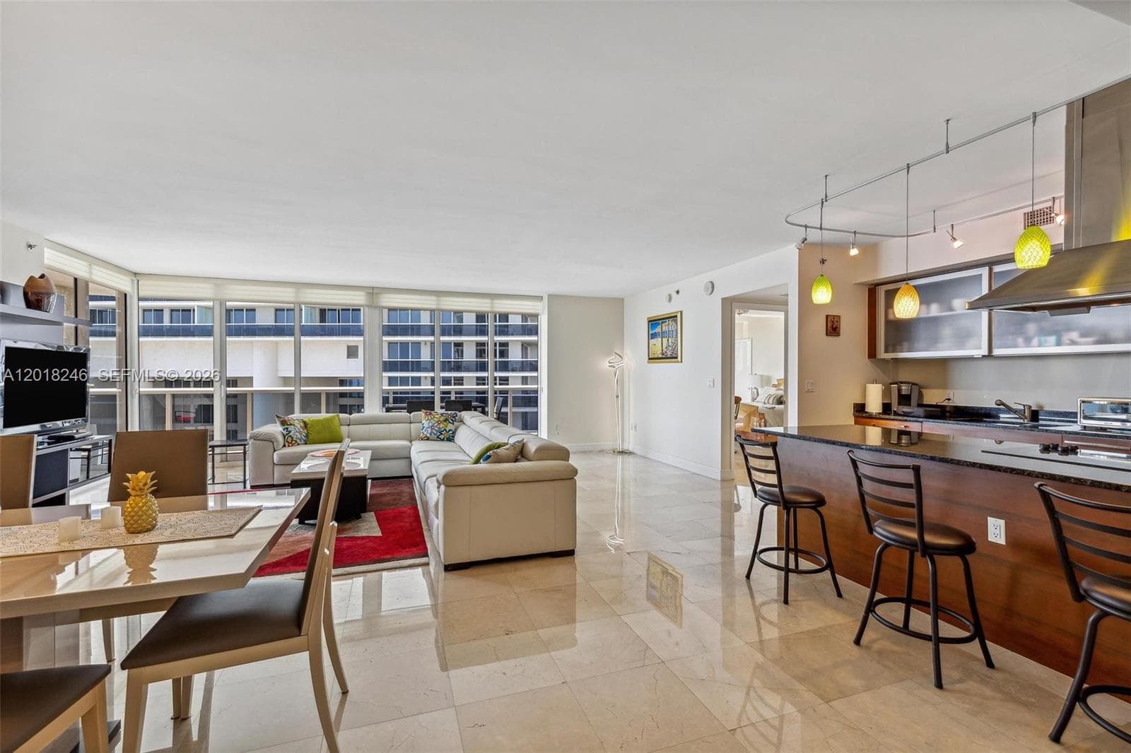1800 Ocean Dr 1005 photo 2