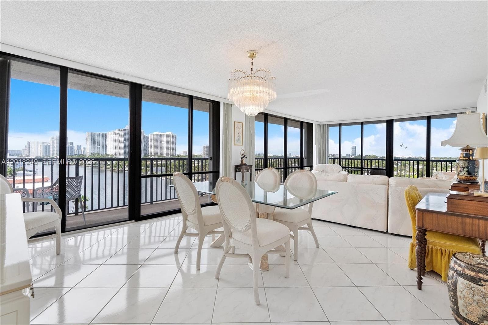 2017 Ocean Dr 910 photo 3