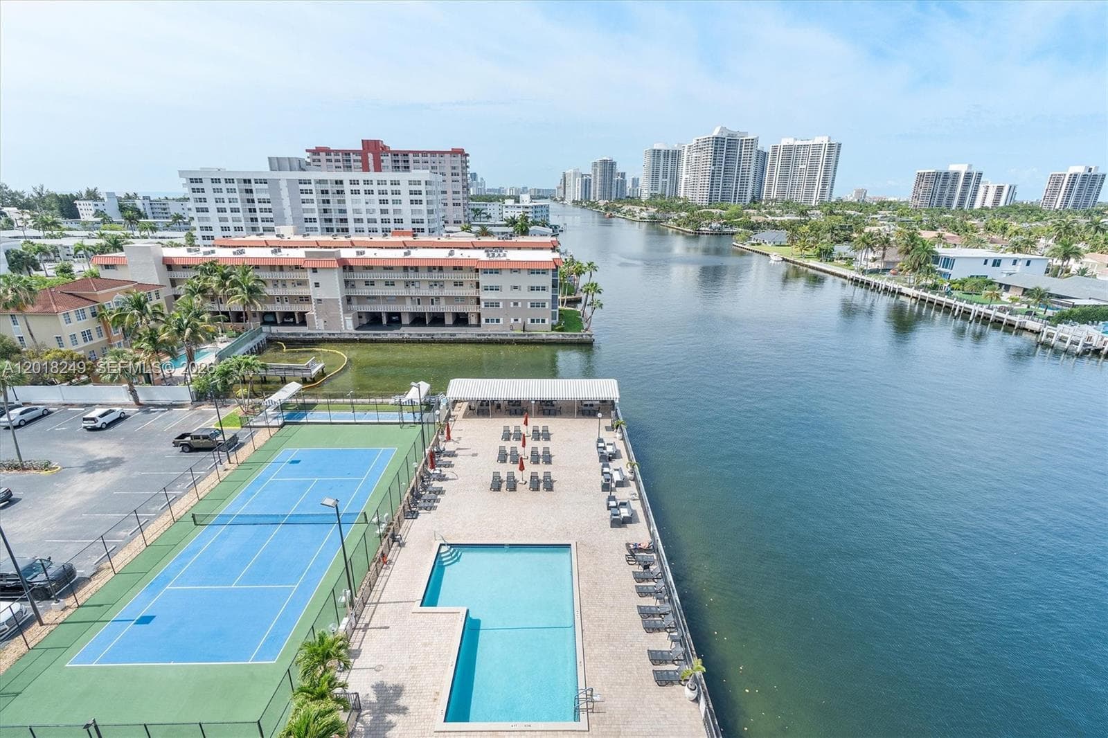 2017 Ocean Dr 910 photo 9