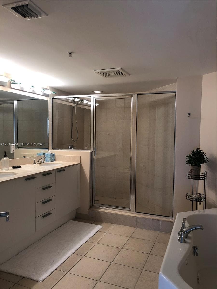 16699 Collins Ave 2003 photo 6