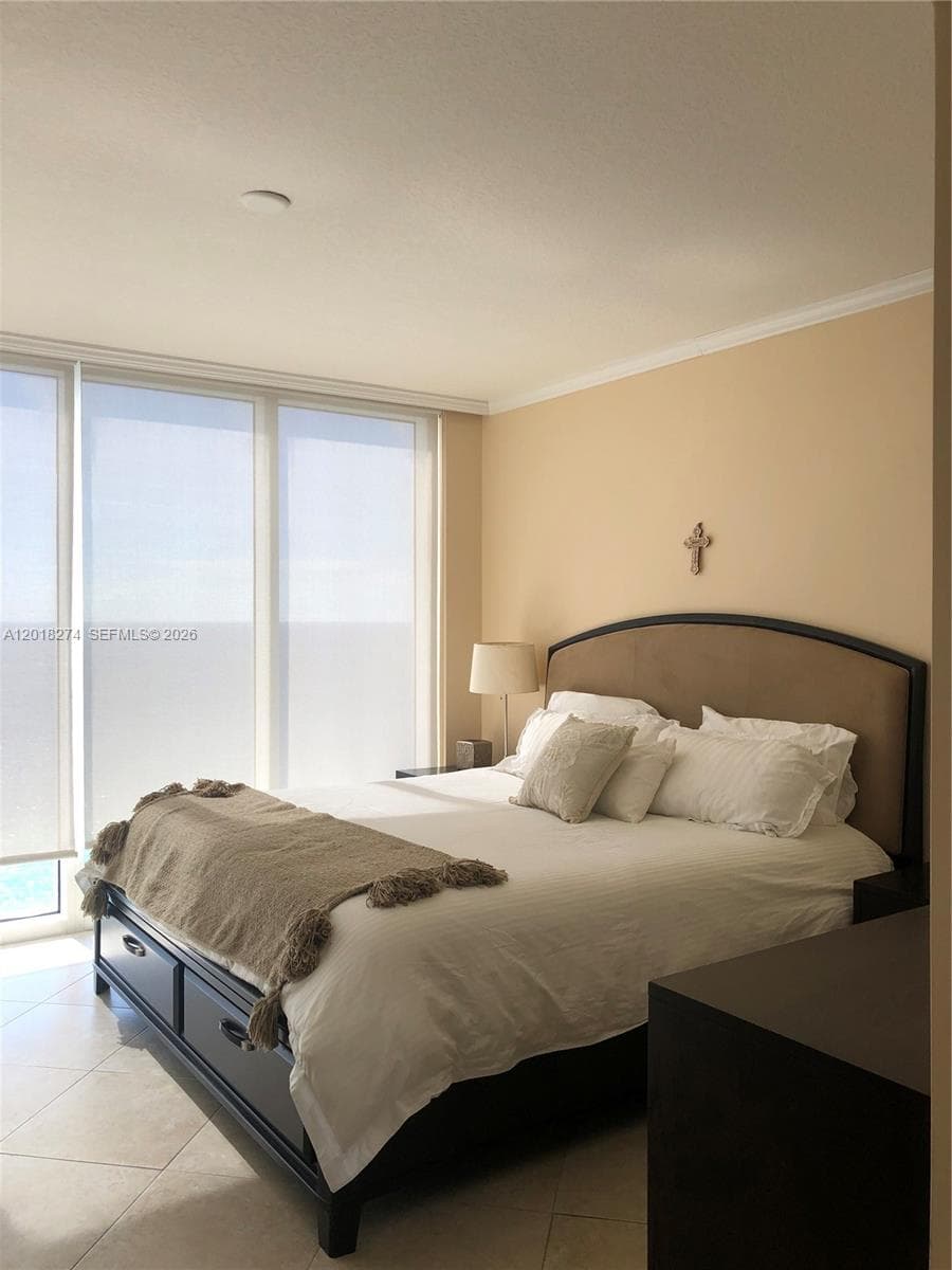 16699 Collins Ave 2003 photo 4