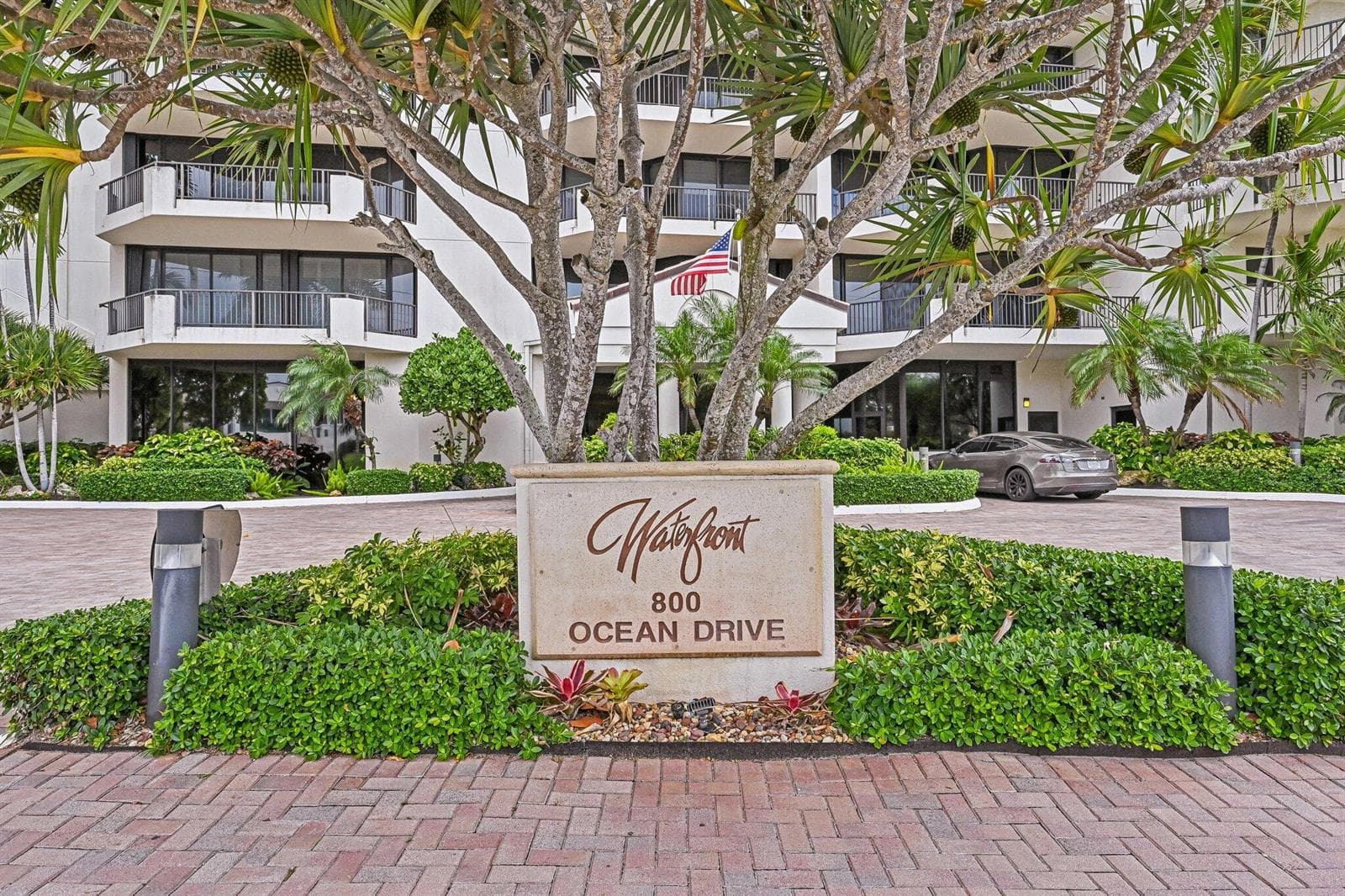 800 Ocean Drive 1105 photo 3
