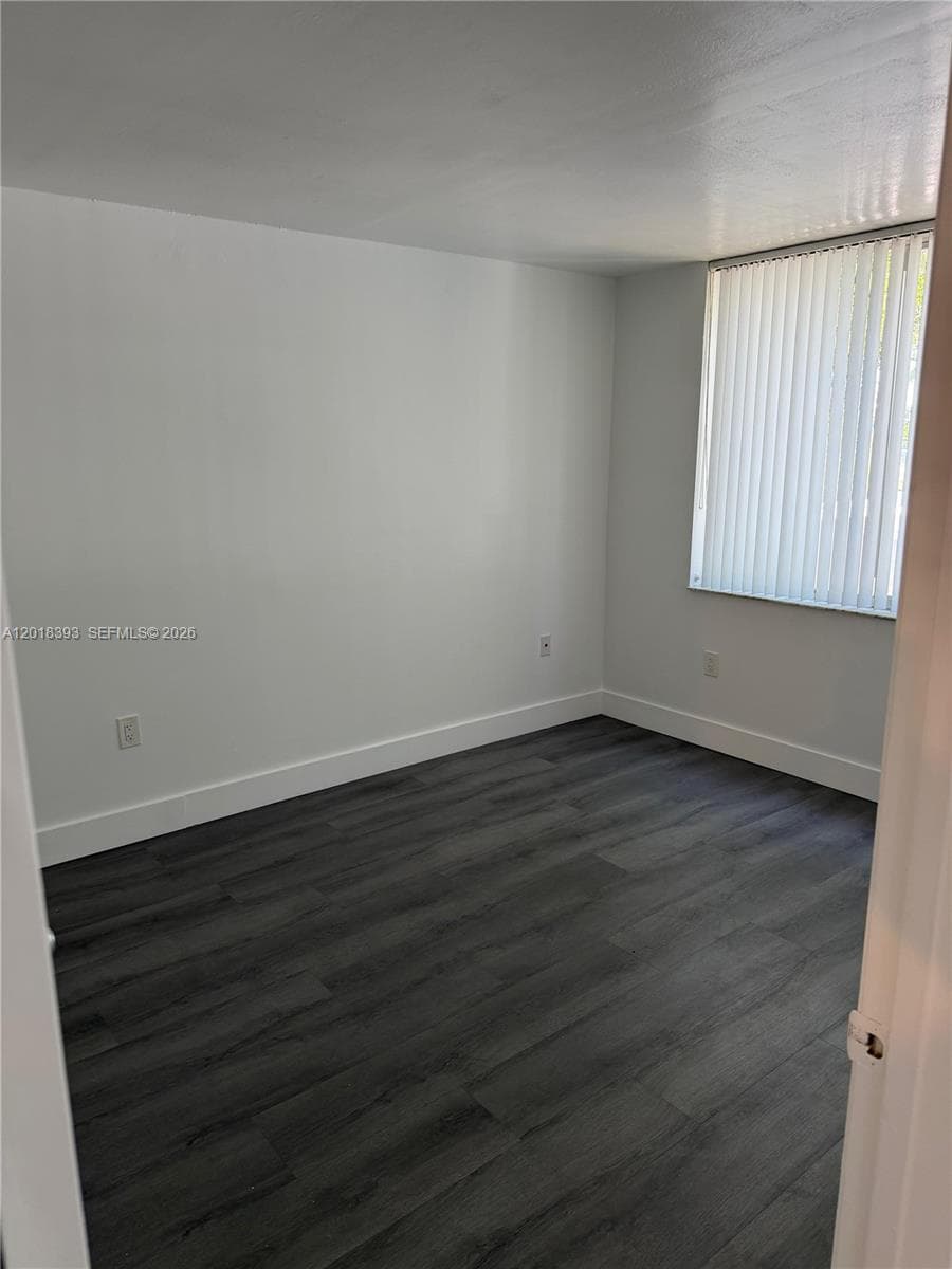 1740 NW N River Dr 325 photo 6