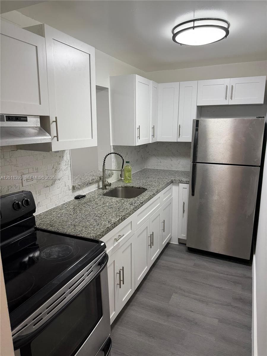 1740 NW N River Dr 325 photo 1