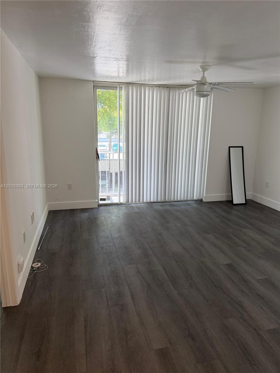 1740 NW N River Dr 325 photo 9