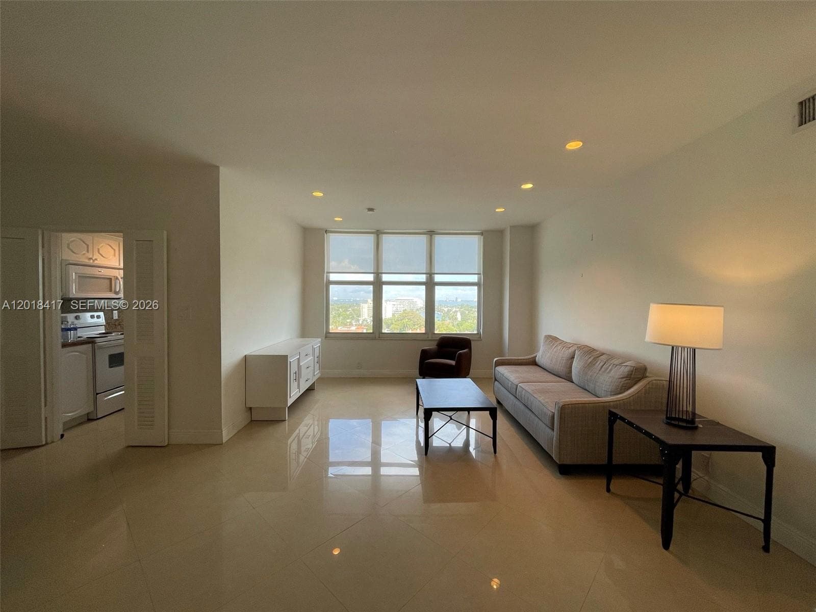 4747 Collins Ave 1102 photo 2