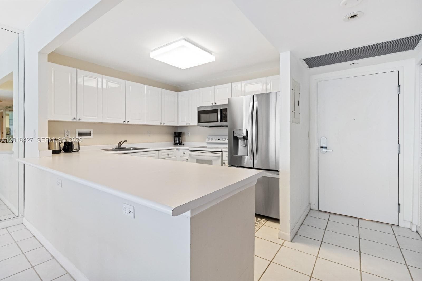 2301 Collins Ave 404 photo 6
