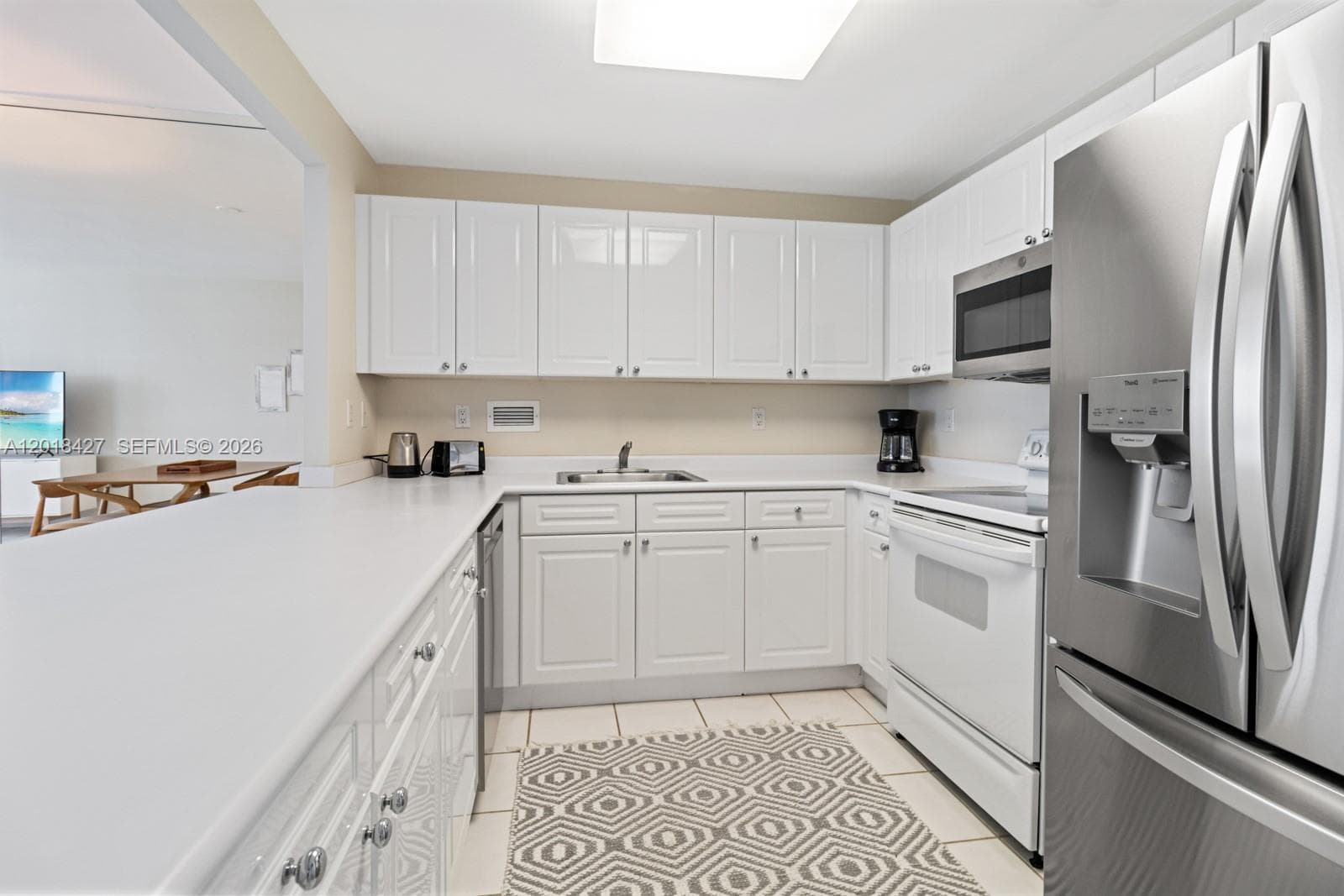 2301 Collins Ave 404 photo 5