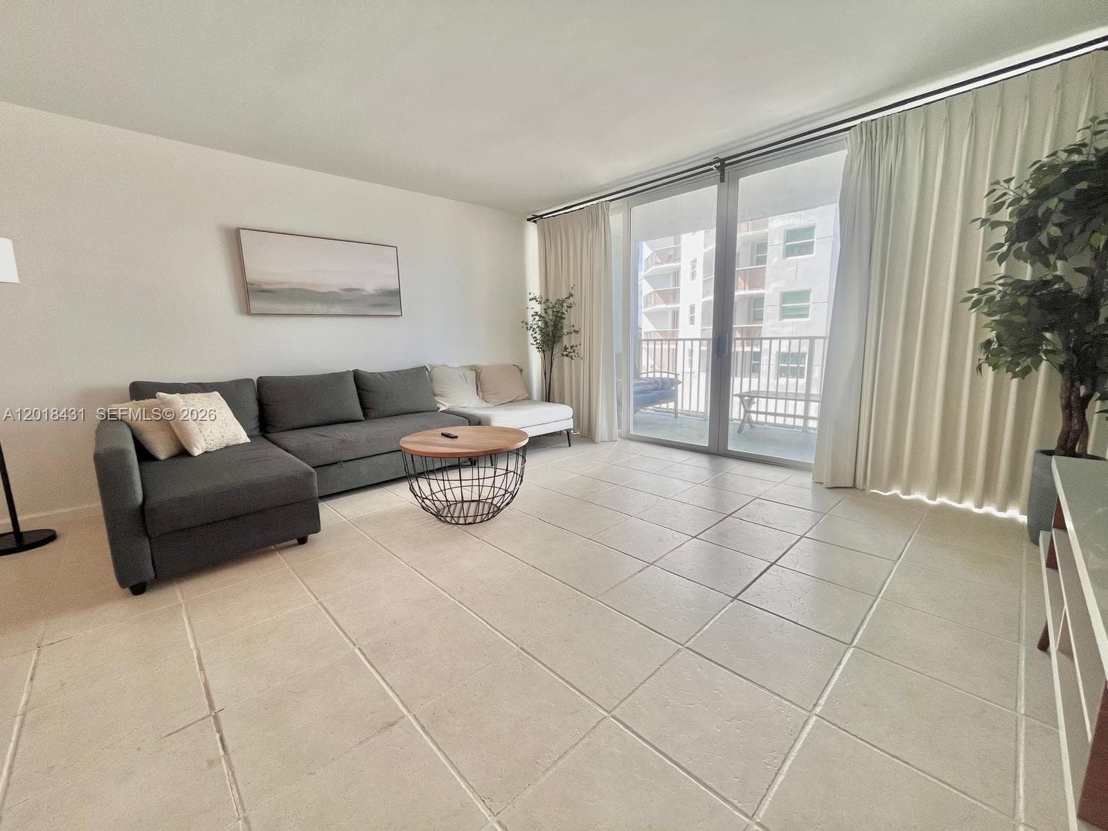 5838 Collins Ave 2D photo 3