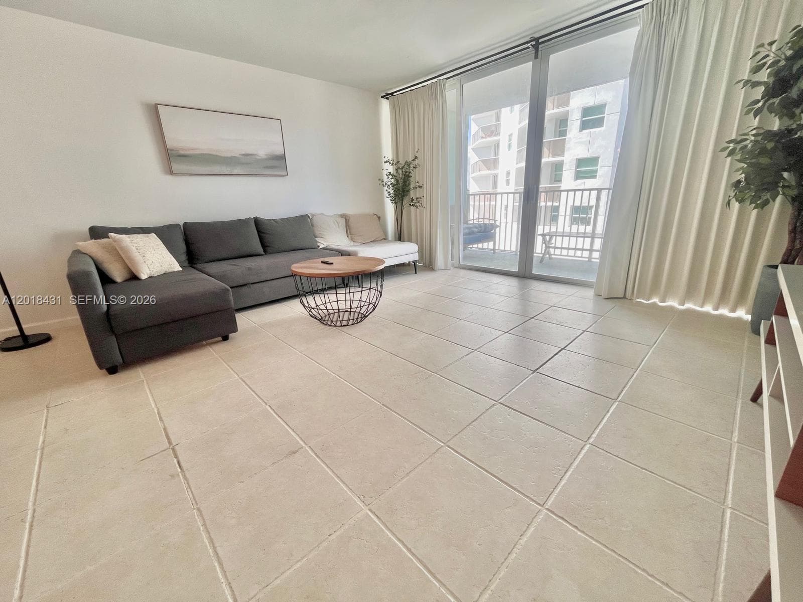 5838 Collins Ave 2D photo 5