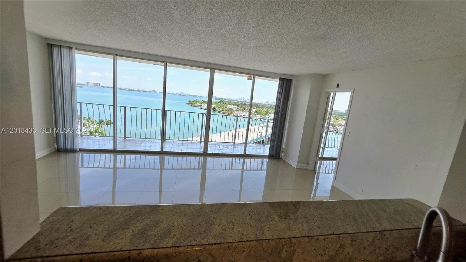 7601 Treasure Dr 1516 photo 23