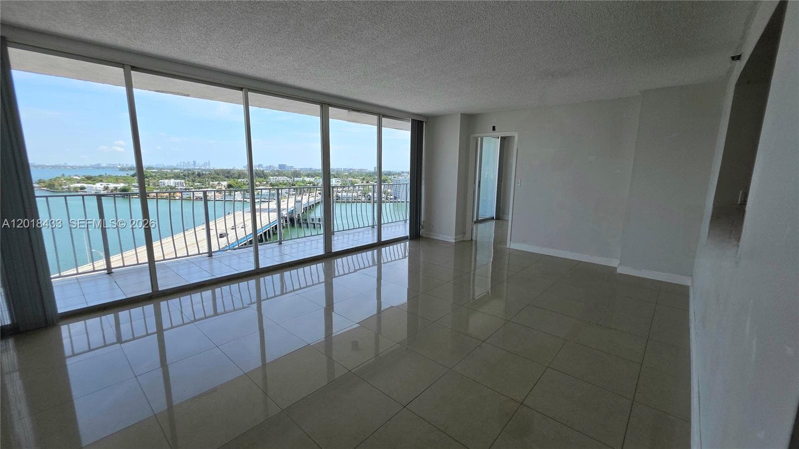 7601 Treasure Dr 1516 photo 2