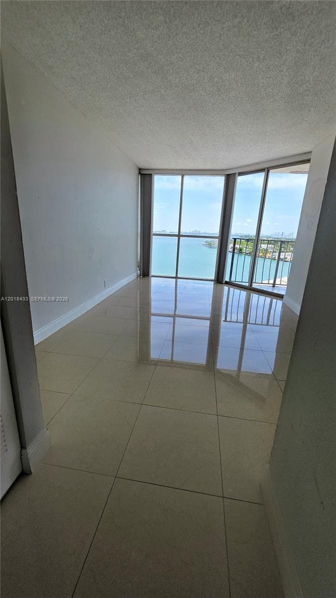 7601 Treasure Dr 1516 photo 13