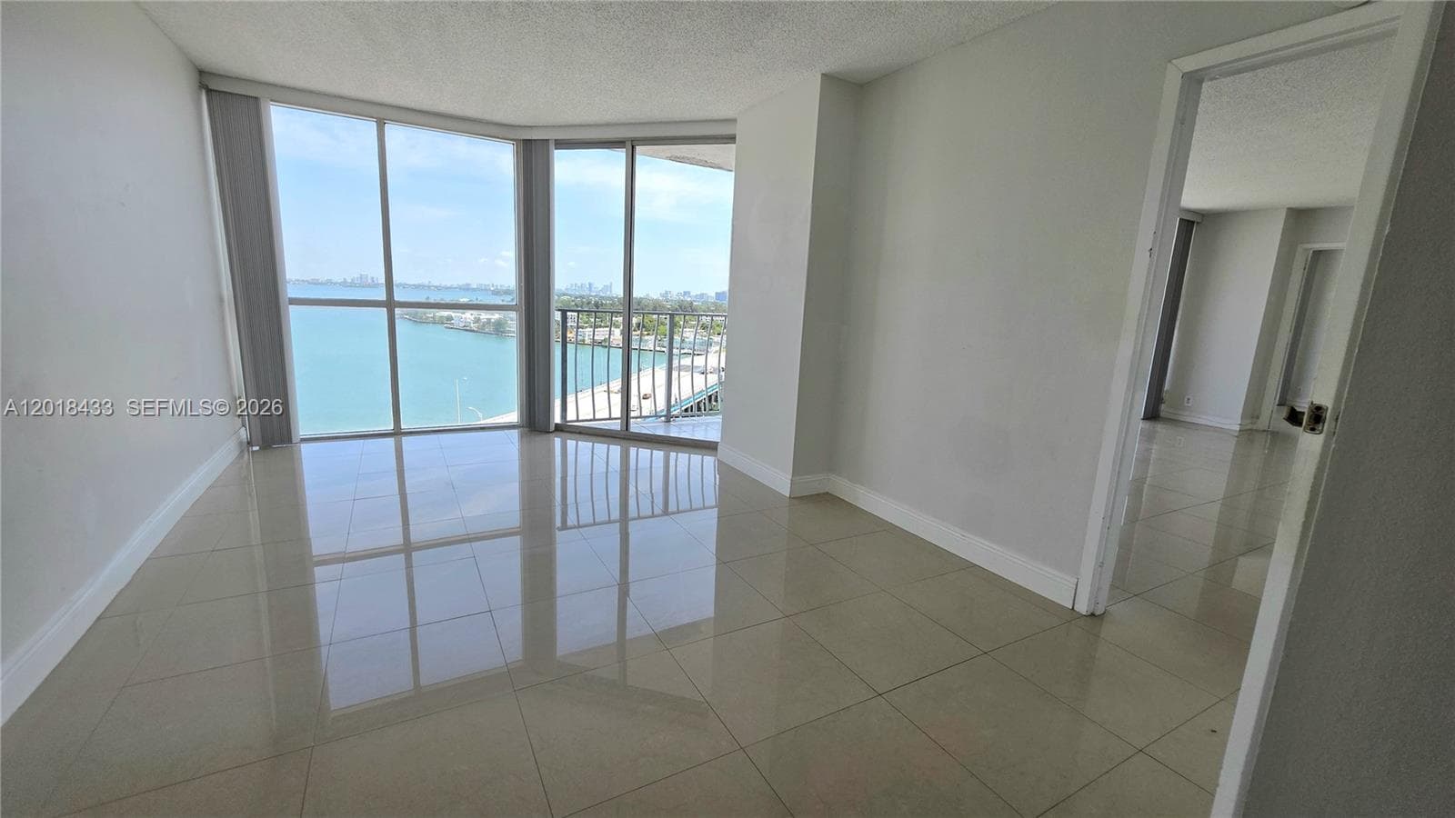 7601 Treasure Dr 1516 photo 9