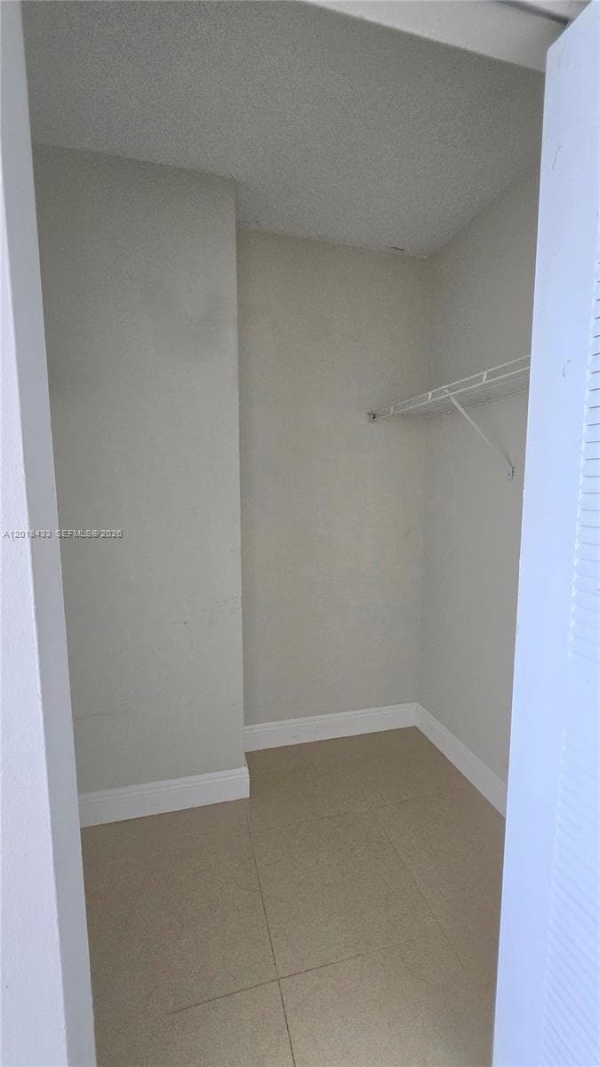 7601 Treasure Dr 1516 photo 10