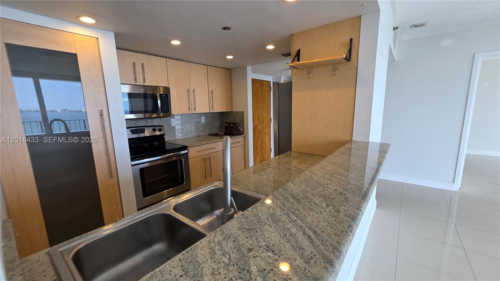 7601 Treasure Dr 1516 photo 18