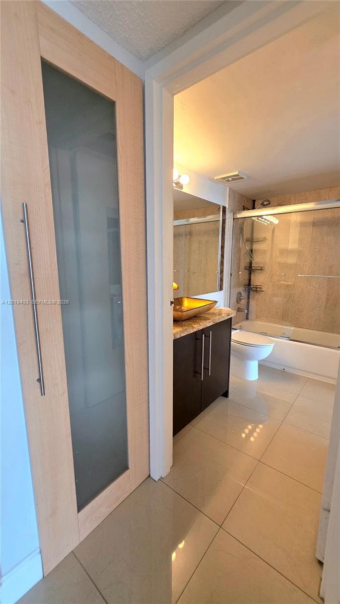 7601 Treasure Dr 1516 photo 15