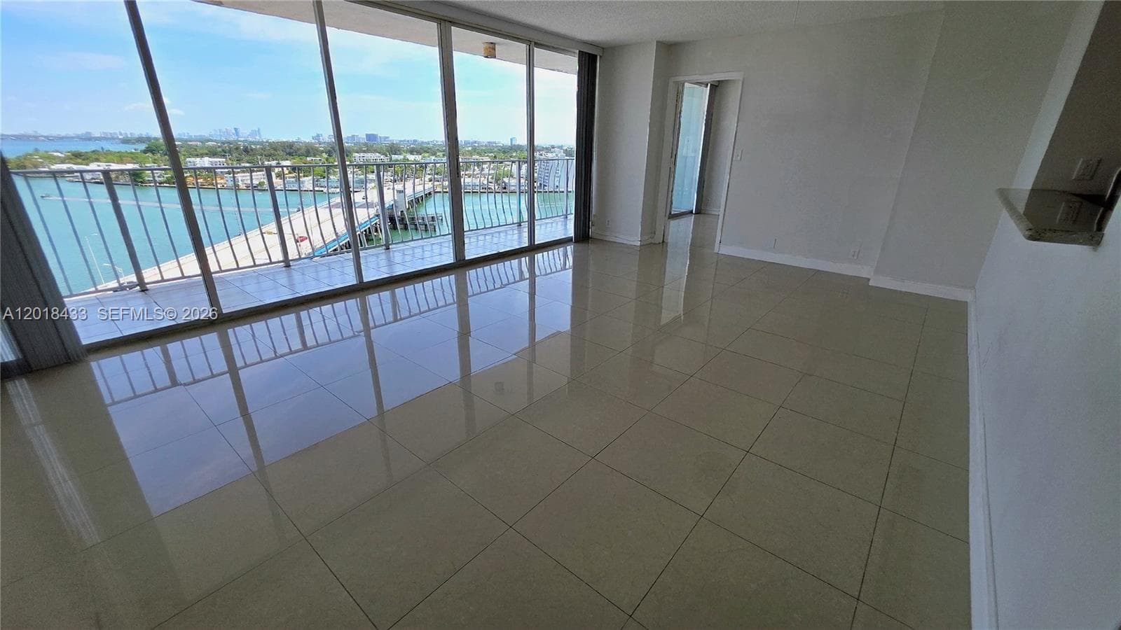 7601 Treasure Dr 1516 photo 4