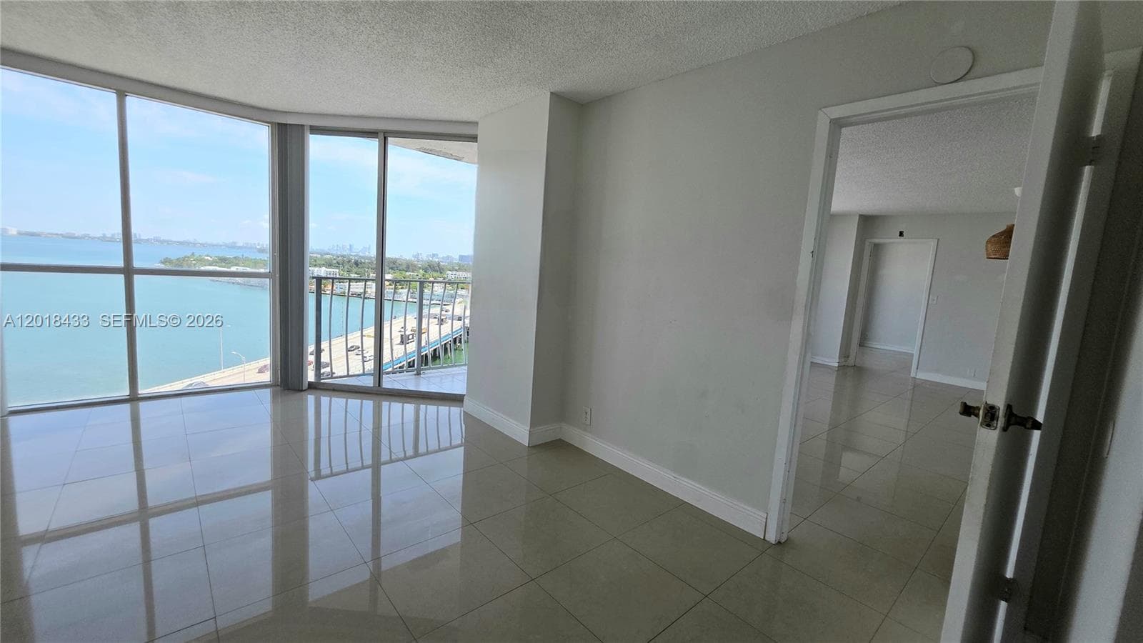 7601 Treasure Dr 1516 photo 8