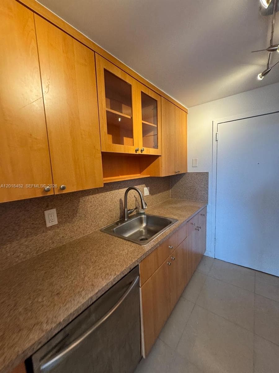 2020 135th St 303 photo 6