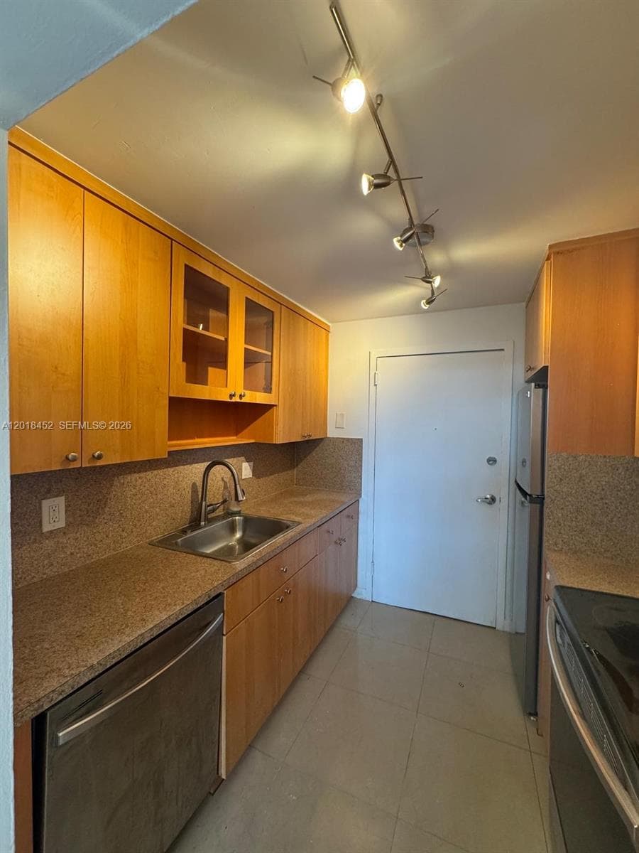 2020 135th St 303 photo 5