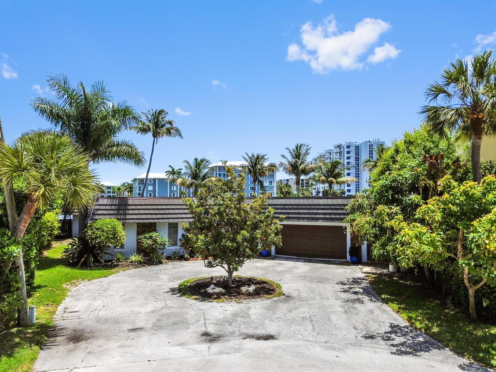 976 Banyan Drive photo 4