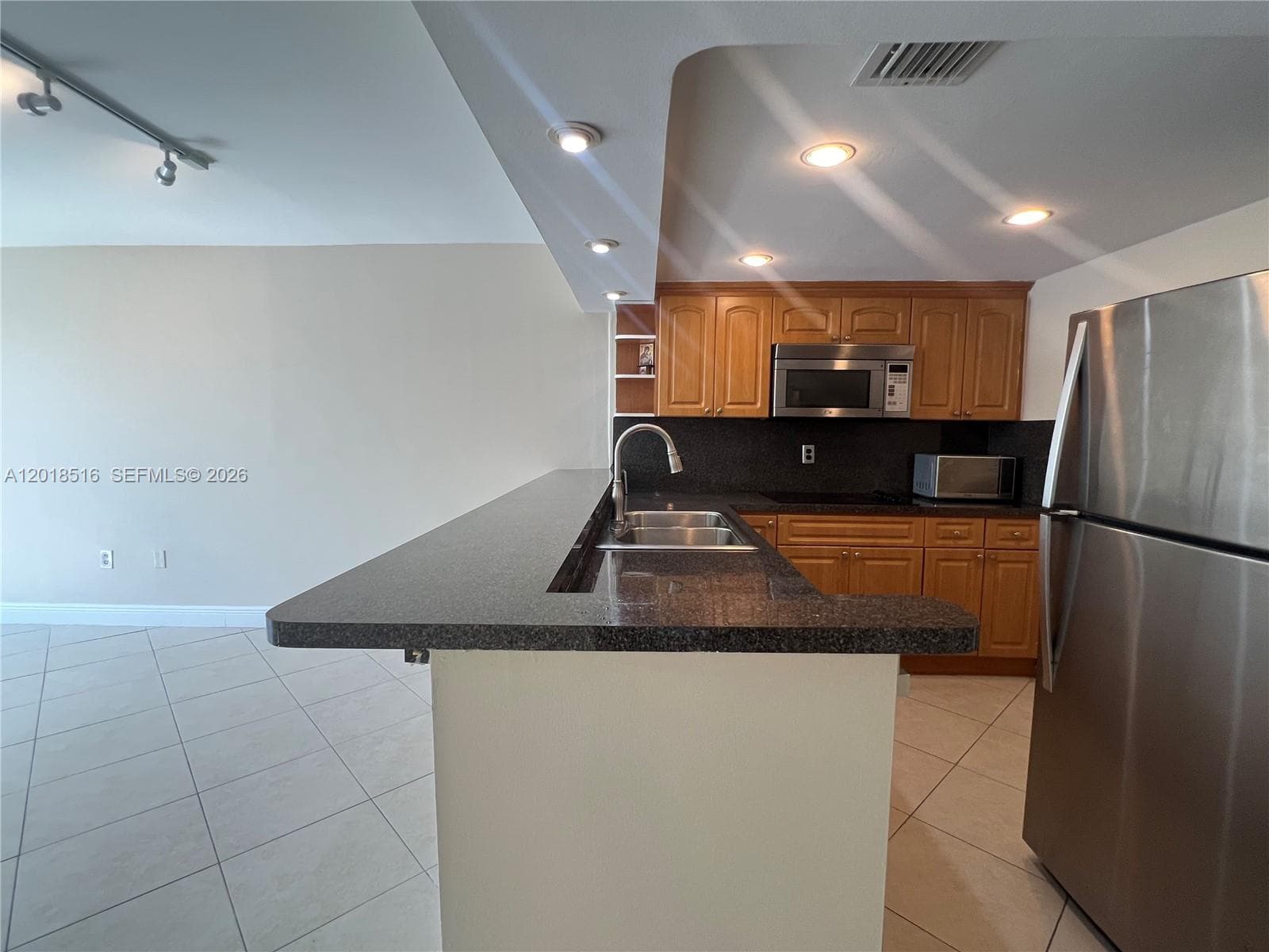 345 Ocean Dr 305 photo 3