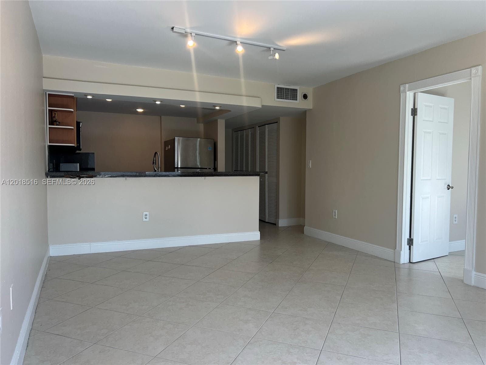 345 Ocean Dr 305 photo 5