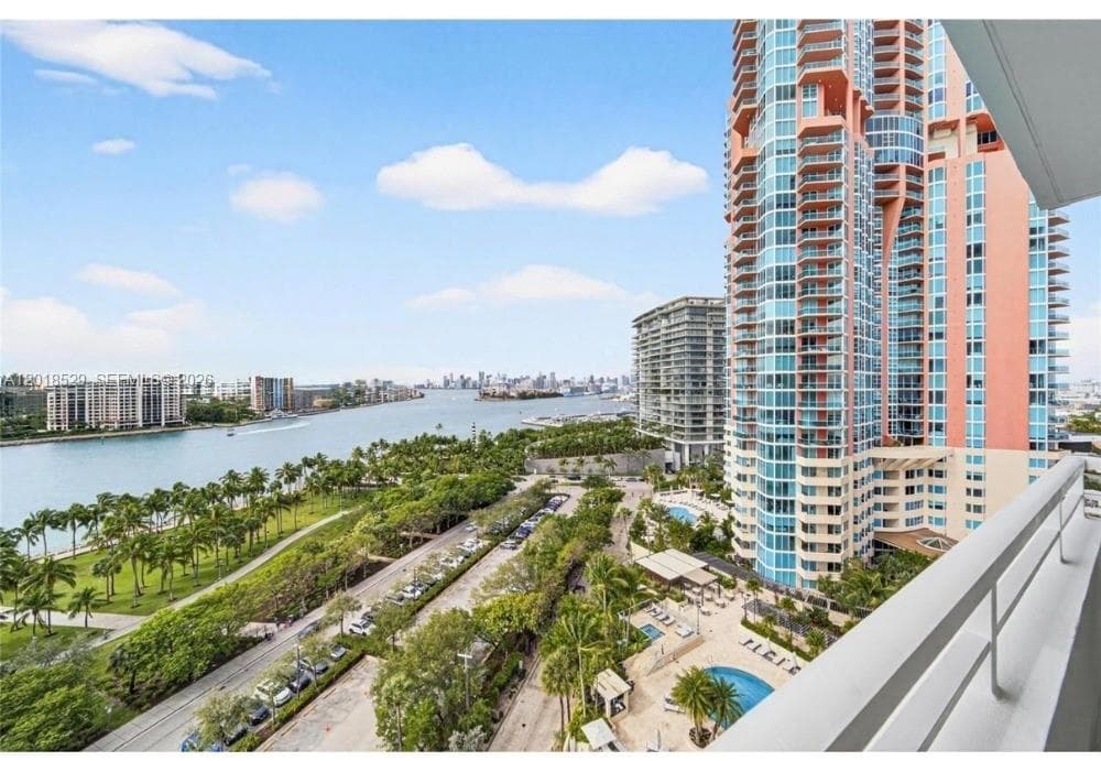 400 Pointe Dr 1501 photo 12
