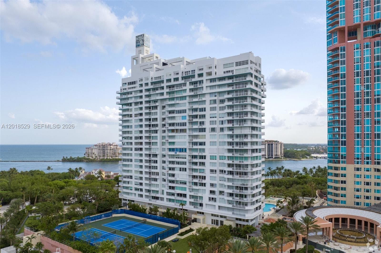 400 Pointe Dr 1501 photo 11