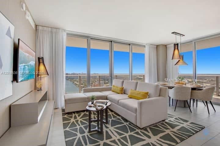 4010 Ocean Dr R2708 photo 2