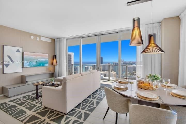 4010 Ocean Dr R2708 photo 3