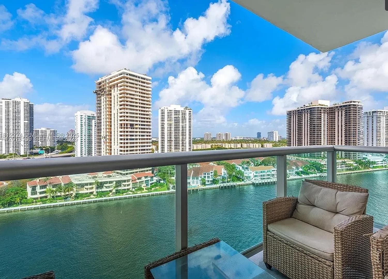 19390 Collins Ave 1519 photo 3