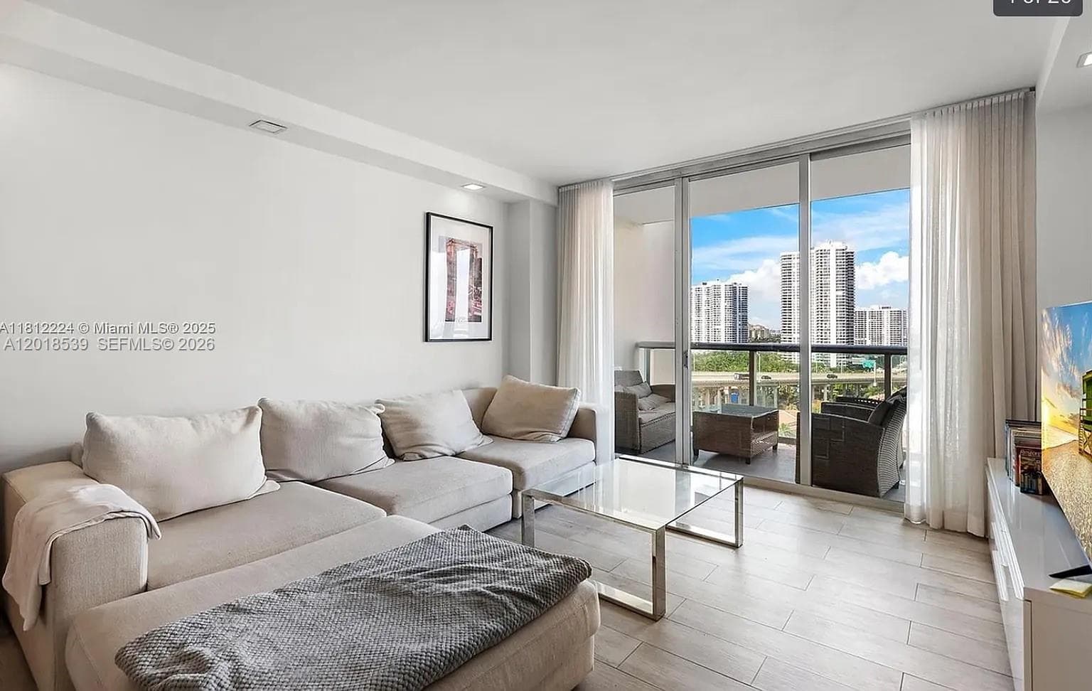 19390 Collins Ave 1519 photo 4