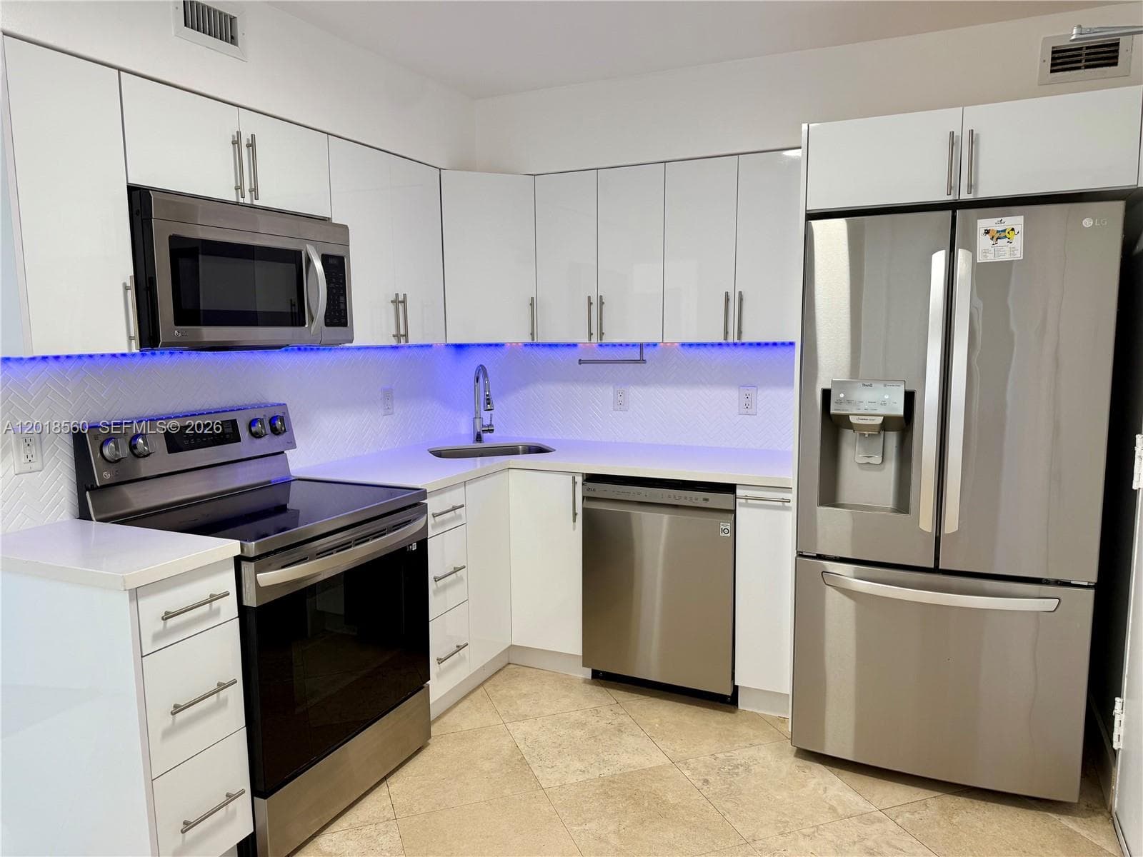 5151 Collins Ave 1626 photo 2