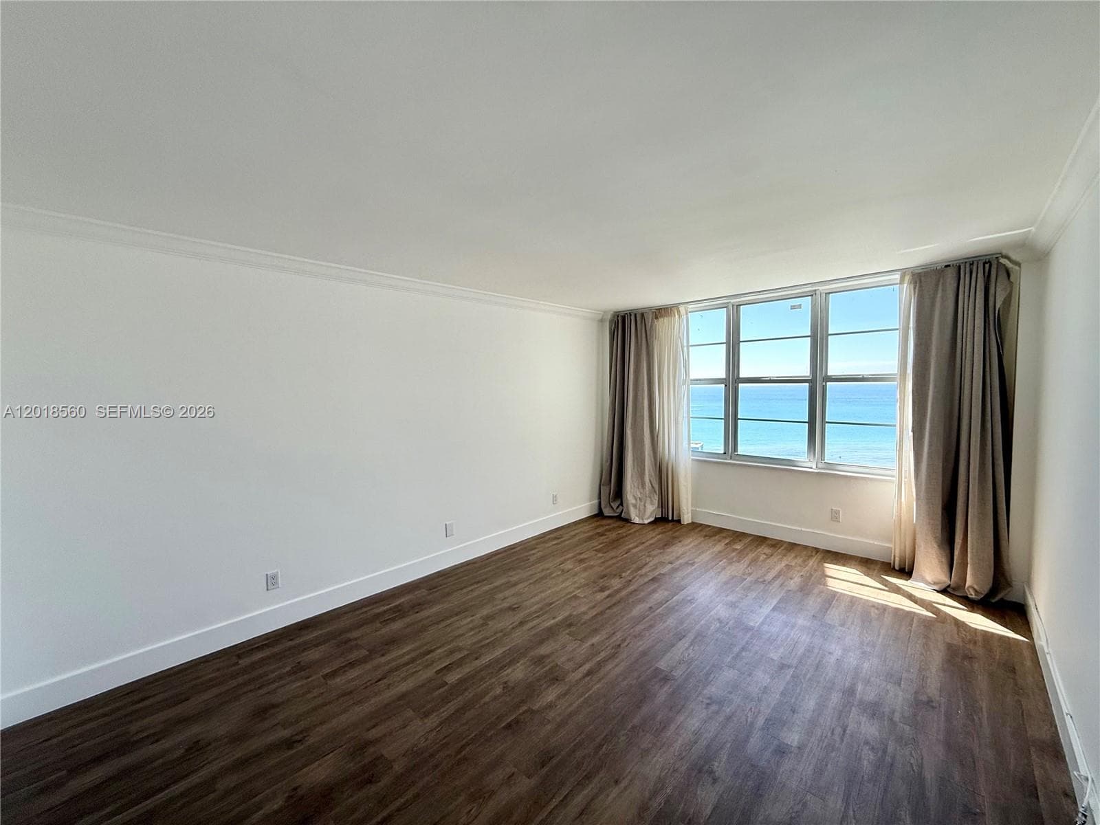 5151 Collins Ave 1626 photo 3