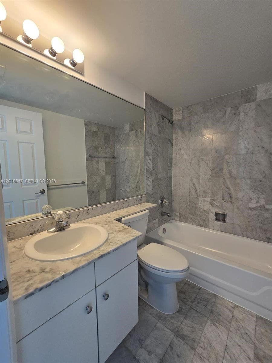 800 Claughton Island Dr 402 photo 9