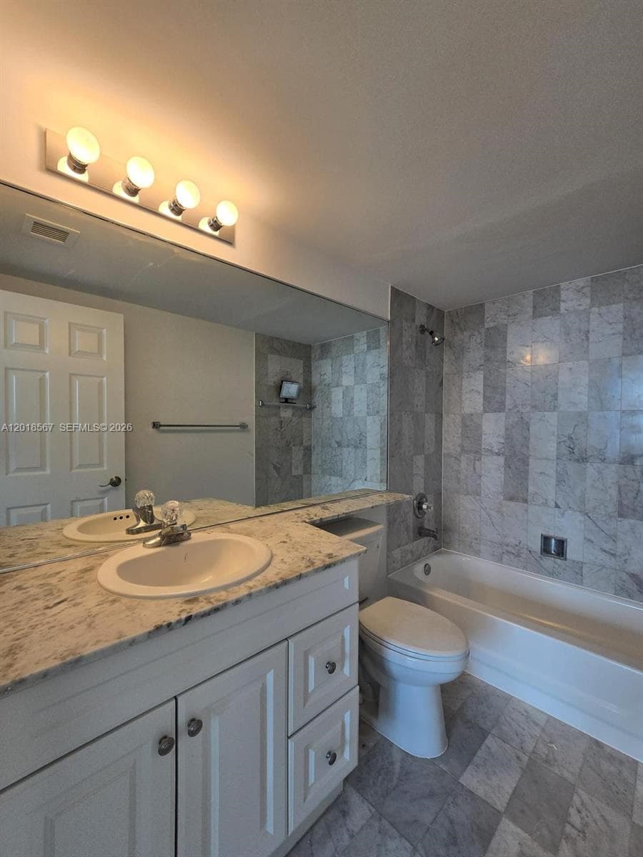 800 Claughton Island Dr 402 photo 11