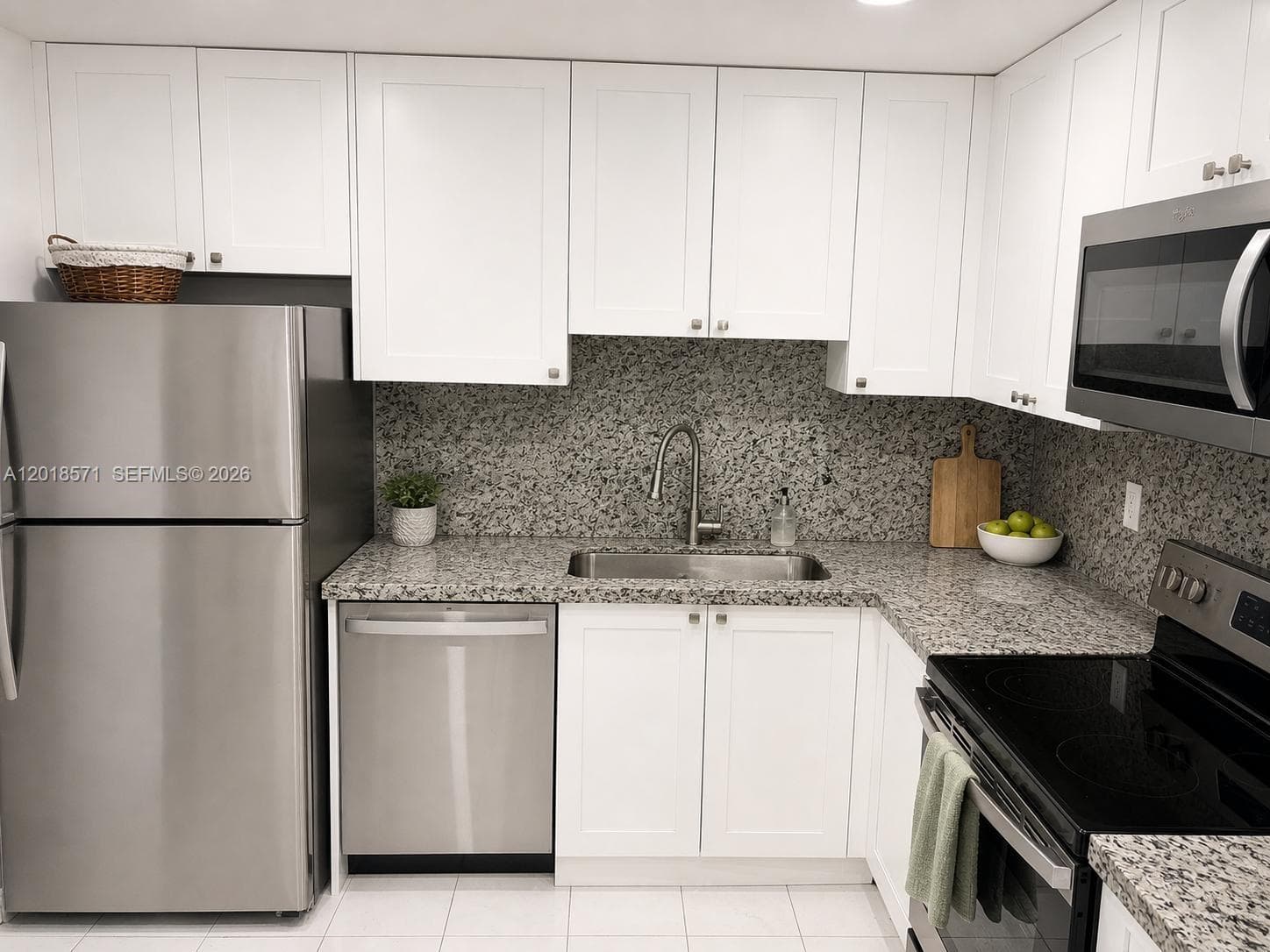 1833 Ocean Dr 805 photo 3
