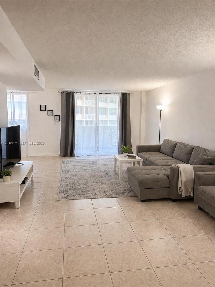 1833 Ocean Dr 805 photo 5