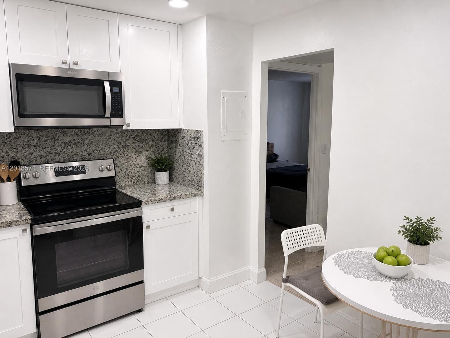 1833 Ocean Dr 805 photo 4