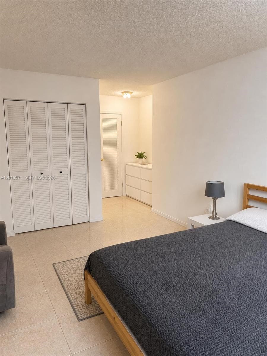 1833 Ocean Dr 805 photo 8