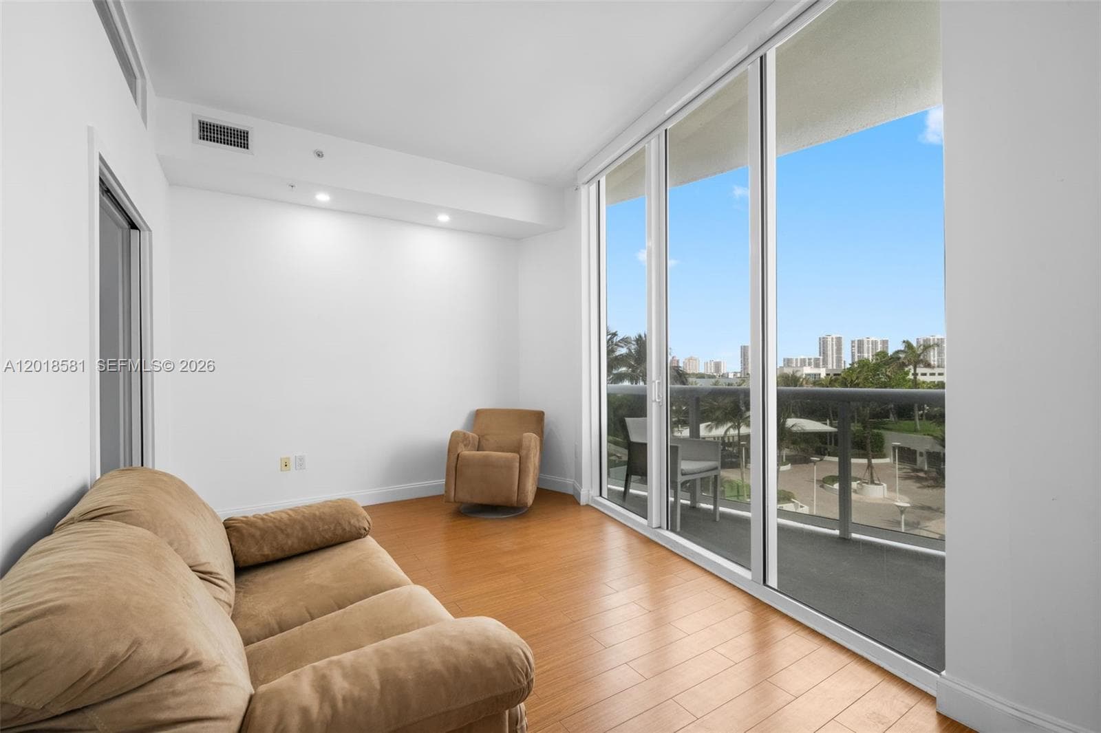 18101 Collins Ave 606 photo 10