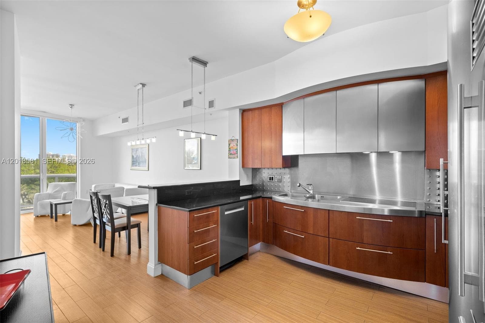 18101 Collins Ave 606 photo 4