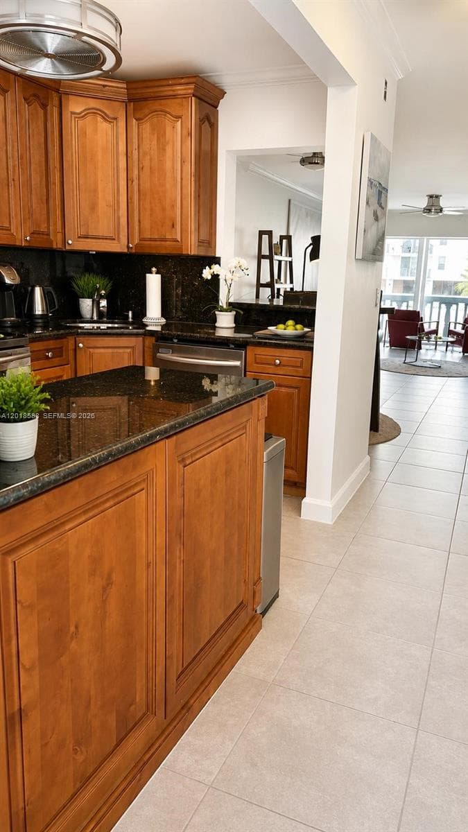 440 Paradise Isle Blvd 402 photo 3