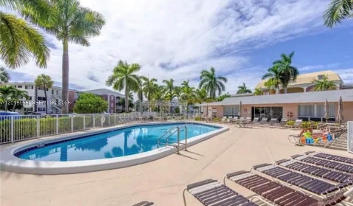 440 Paradise Isle Blvd 402 photo 20
