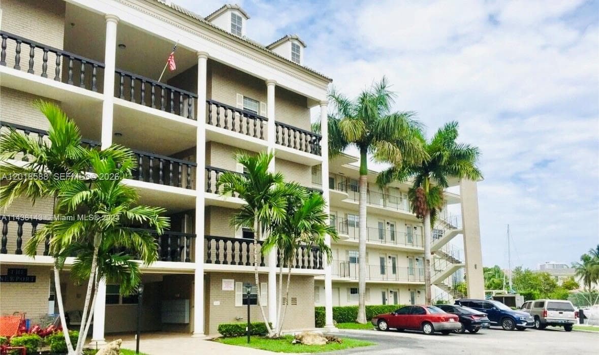 440 Paradise Isle Blvd 402 photo 18