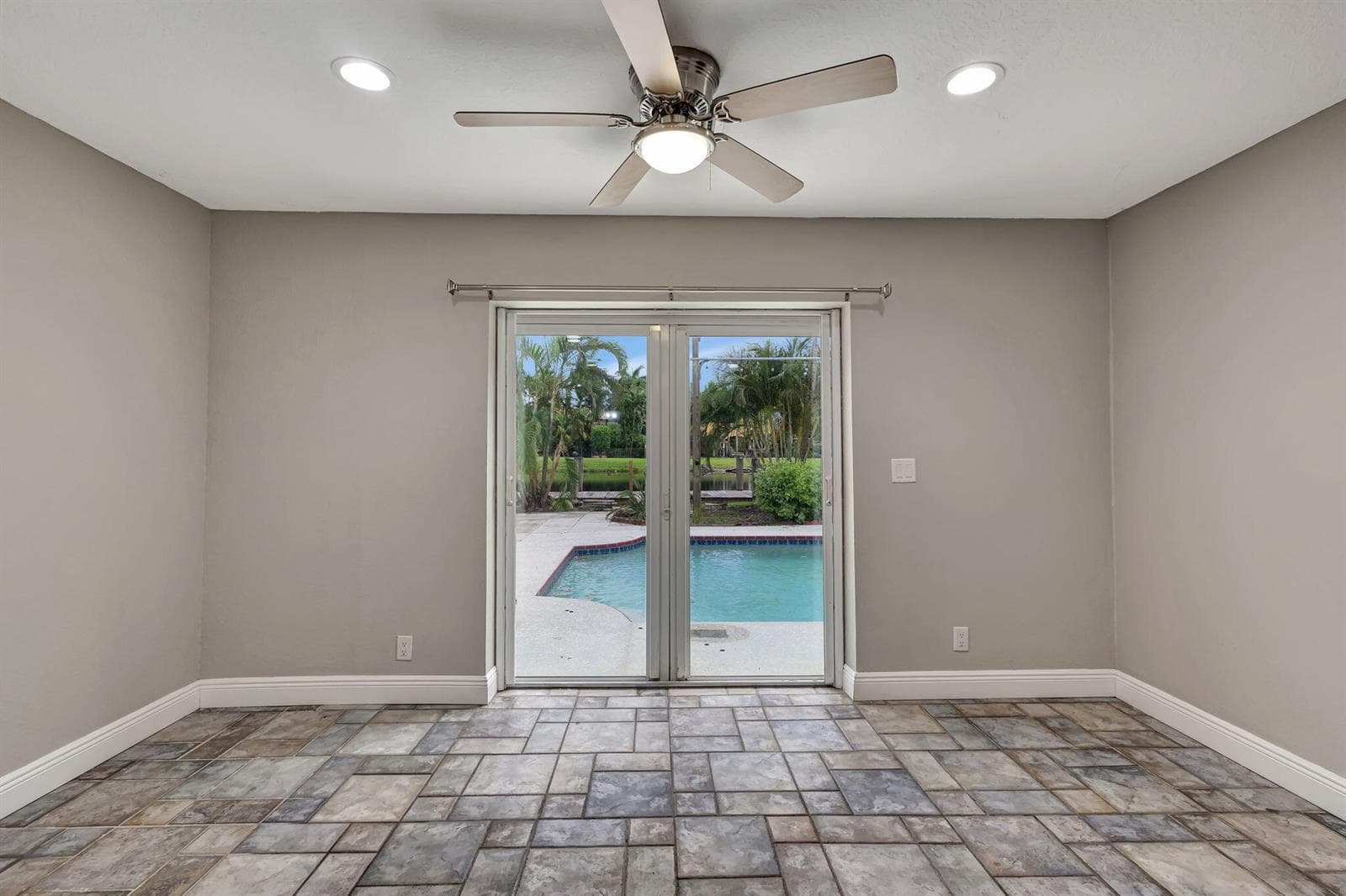 1402 Cormorant Road photo 13