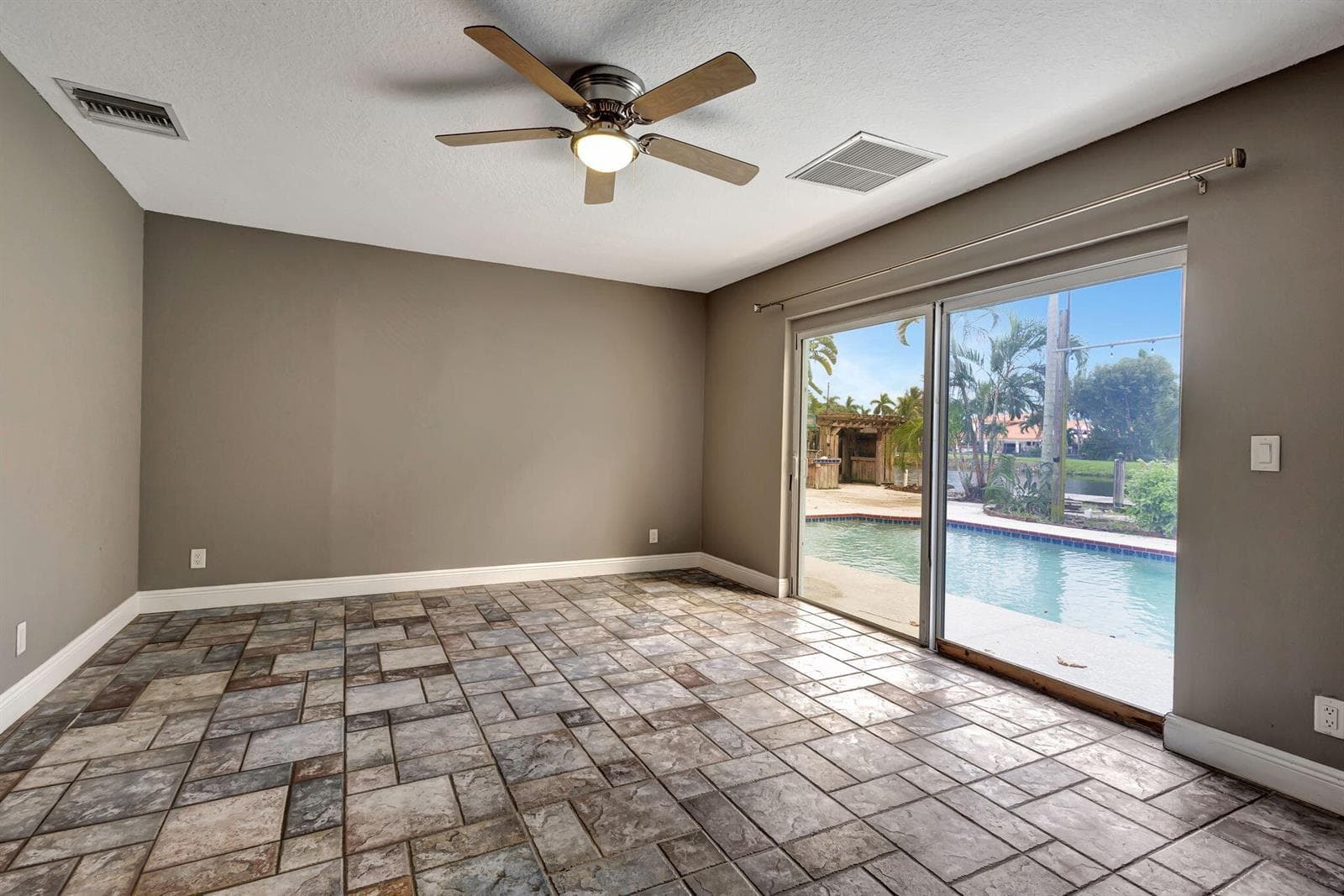 1402 Cormorant Road photo 16