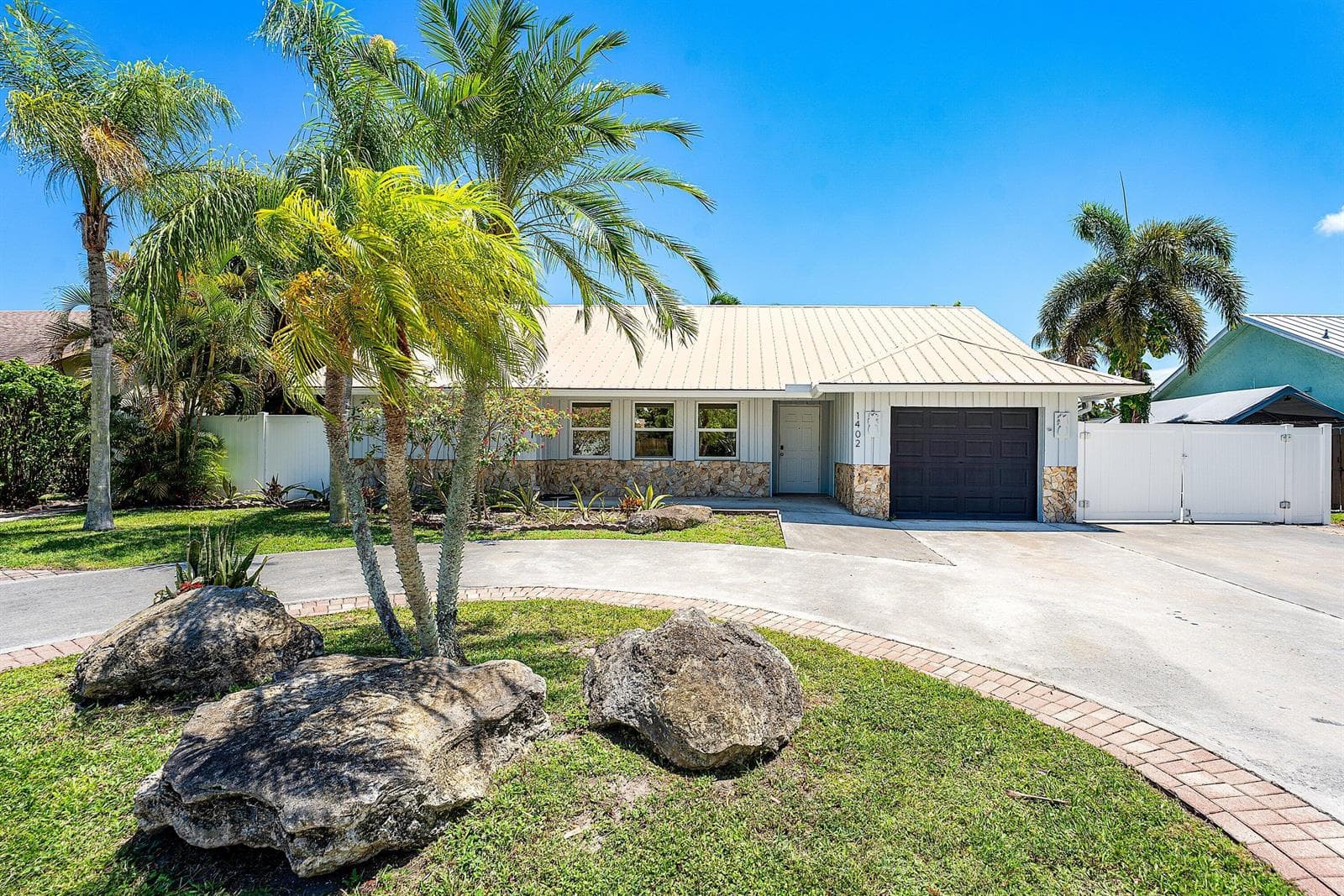 1402 Cormorant Road photo 1